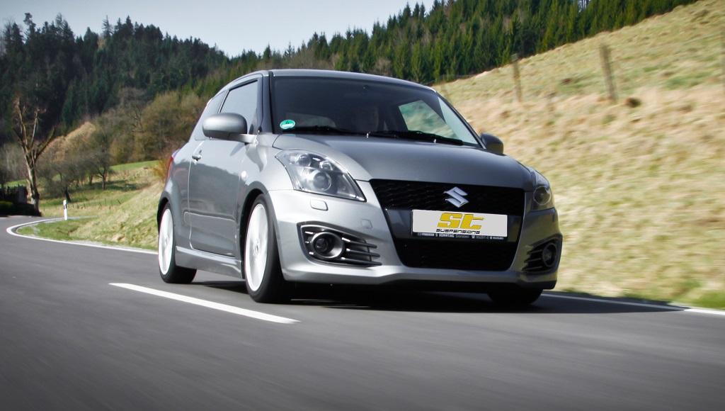 Suzuki Swift mit ST X Gewindefahrwerk